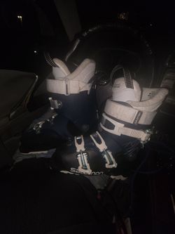 Skiing boots