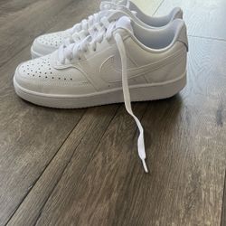 Brand New Women’s 7.5 Nikes