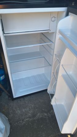 Frigidaire mini refrigerator
