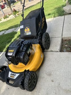 Dewalt Gas Lawnmower Self propelled 