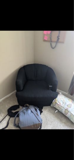 Black arm chair, swivel