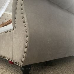 Queen Sz Sleigh Bed Excellent Condition 