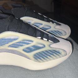 Yeezy Adidas V3 700