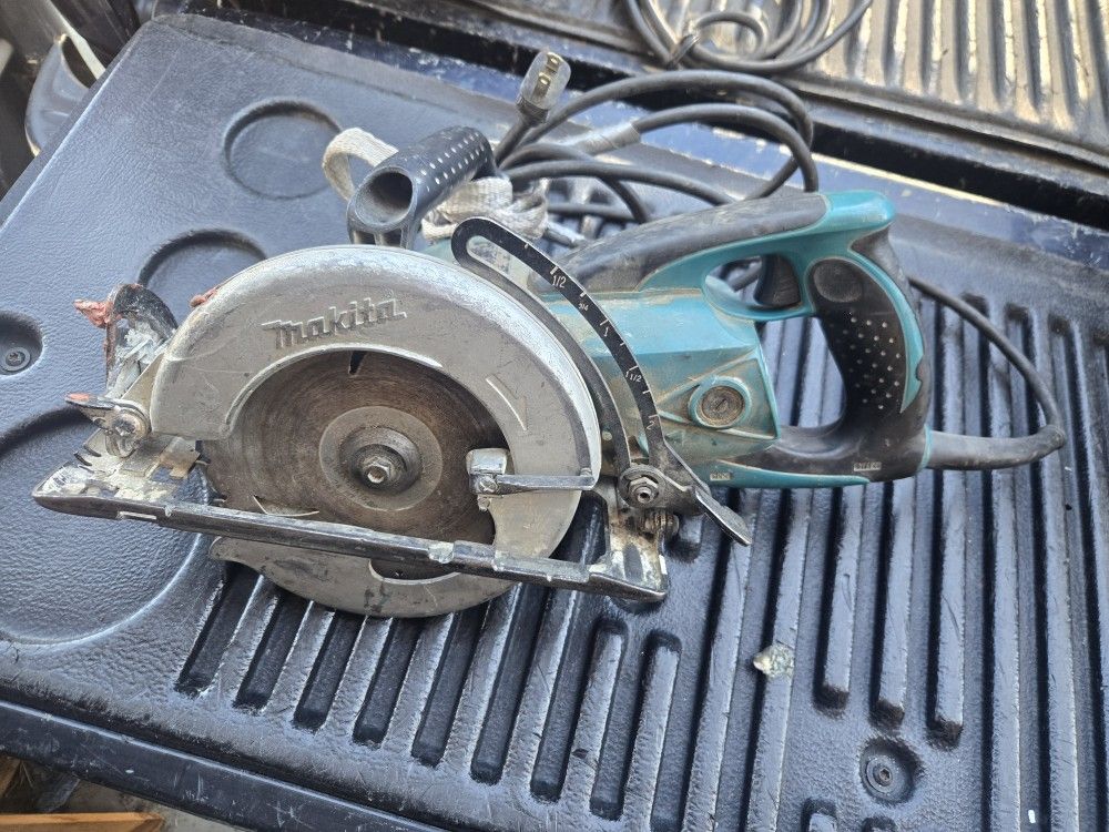 Makita circular Saw