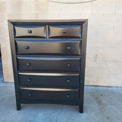 6 DRAWER DRESSER.