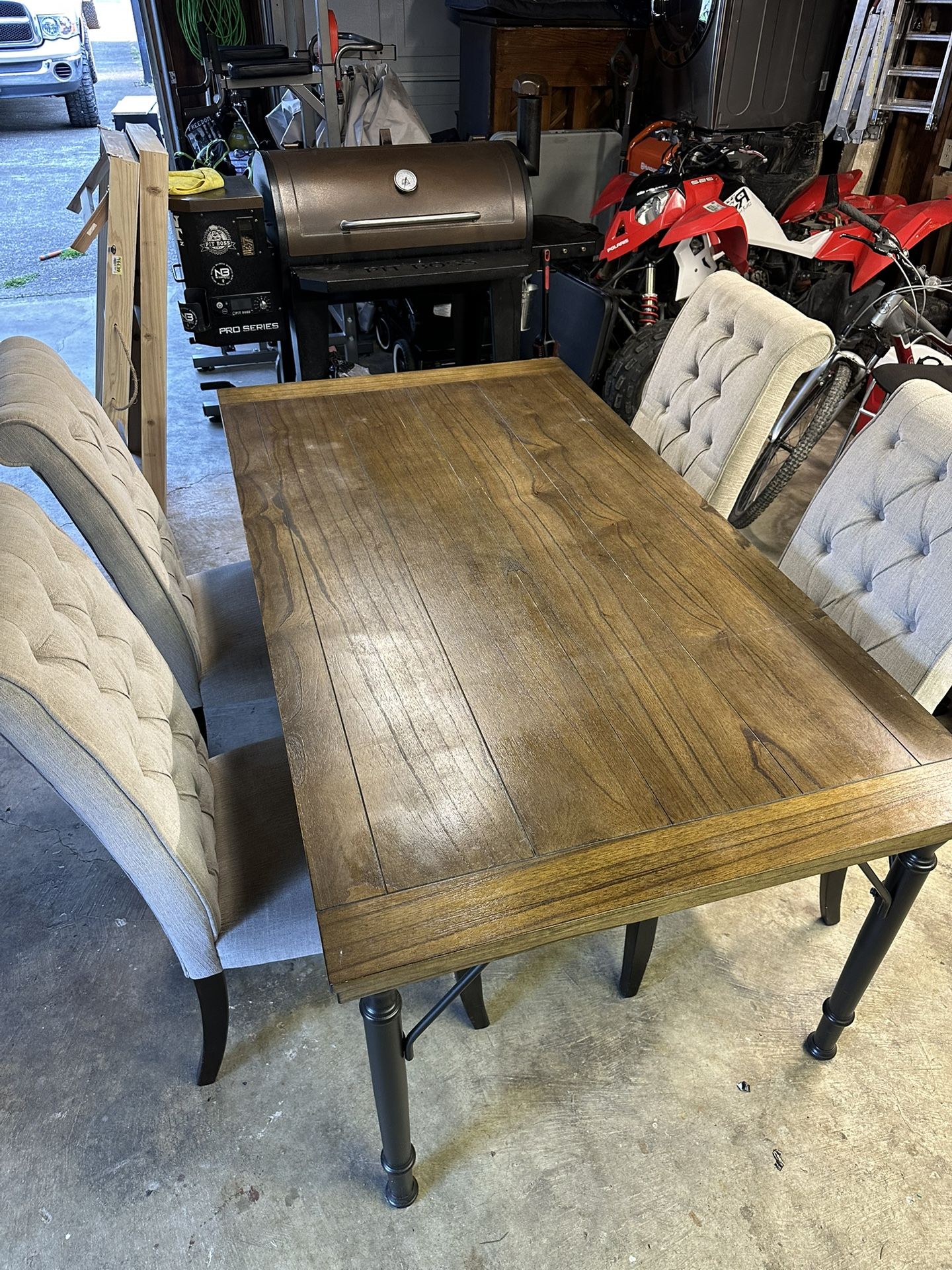 Kitchen/Dining table