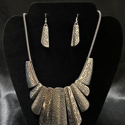 African Inspired Silver Necklace and Earrings Set - Paparazzi 