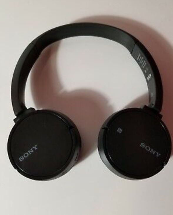 Sony WH-CH500 Bluetooth Wireless Over-Ear Headphones with Mic and NFC - Black
