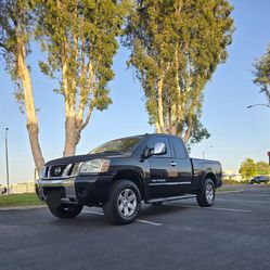WORK TRUCK ,WORK TRUCK 
2009 Nissan titan
Runs very good
Automatic 
Motor V8
scratches here and there ,but is a WORK TRUCK 
Current tags
smog done
CLE