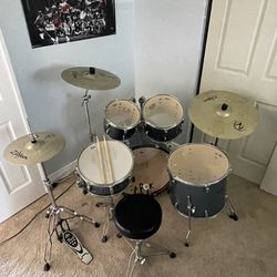 Pearl Roadshow drum set