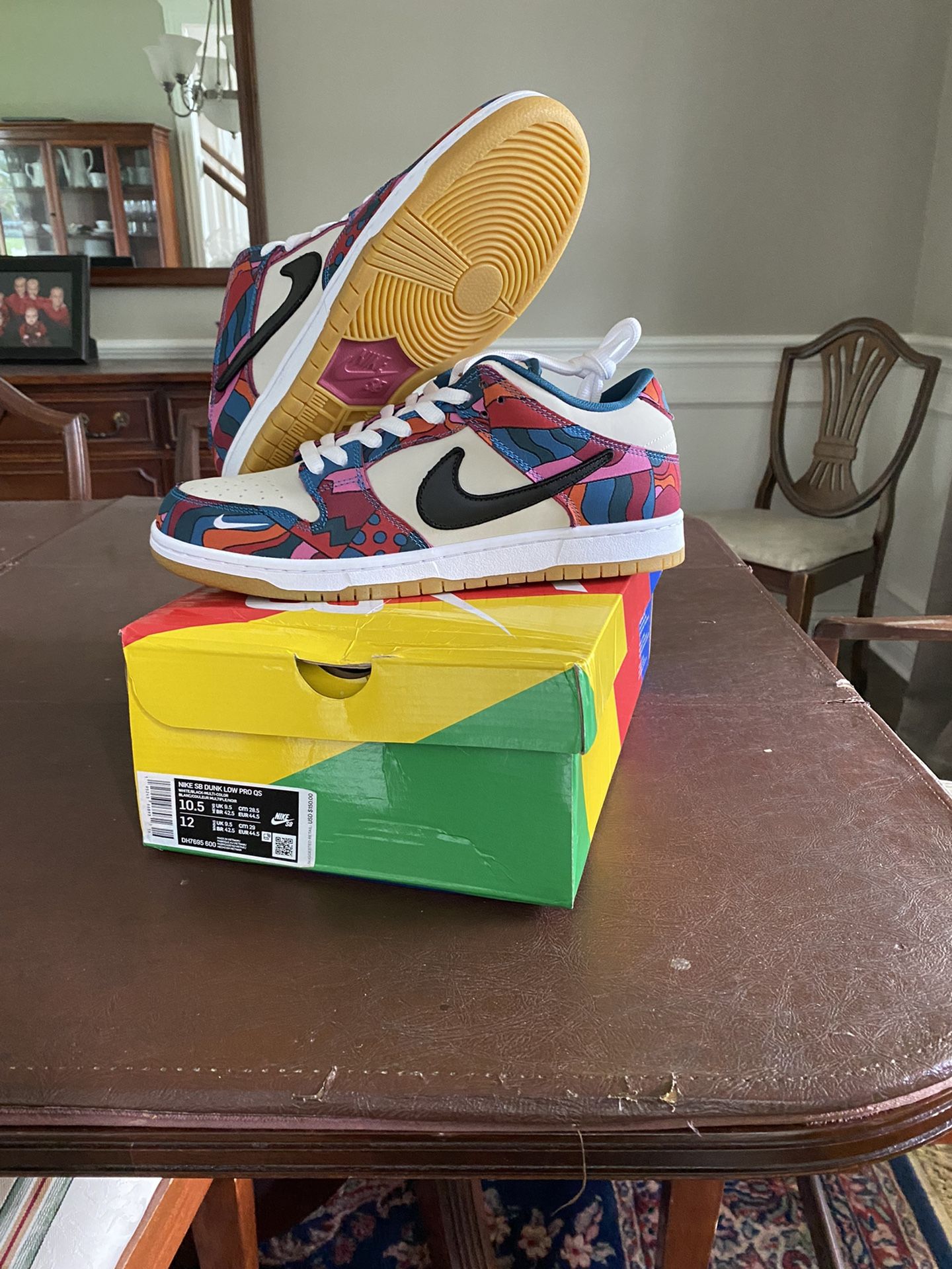 Abstract arts Size 10.5 USA 