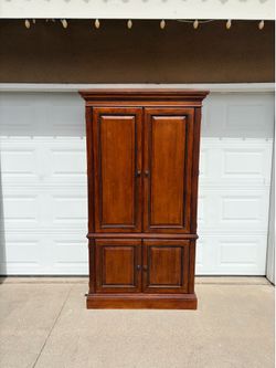 Large dresser/vanity FREE PICKUP