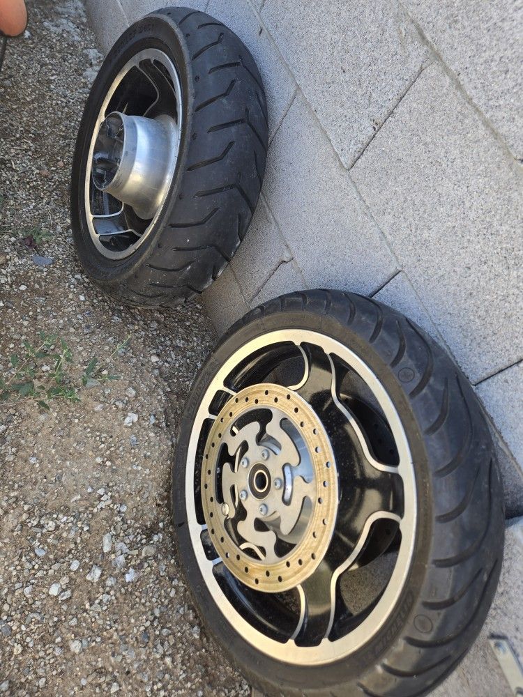 Harley Davidson Wheels. And Tires. Street Glide