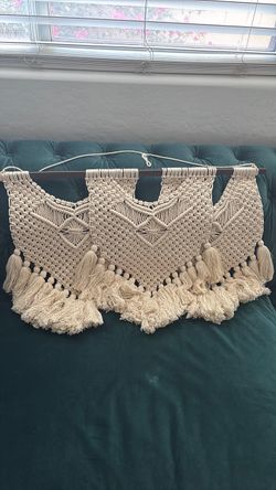large macramé wall decor 30x20”