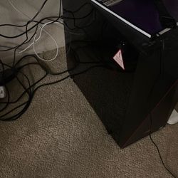 Gaming PC / 2 Gaming monitors / Ducky keyboard 