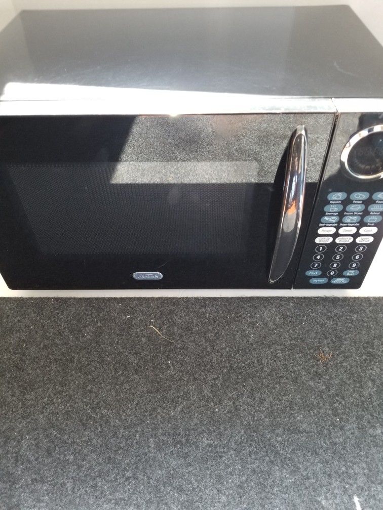 Sunbeam Microwave for Sale in Vista, CA - OfferUp