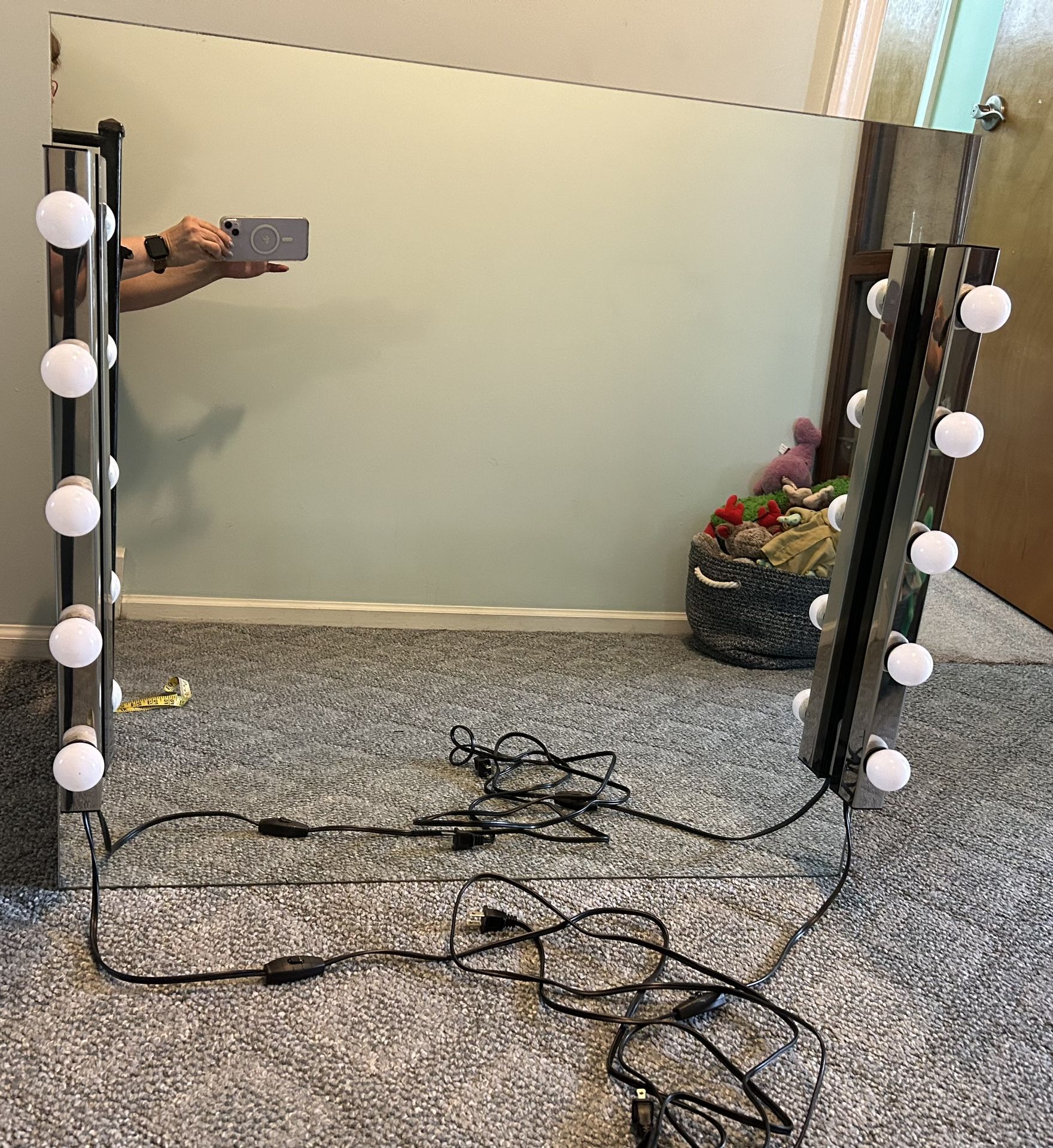 Mirror With Make Up Lights