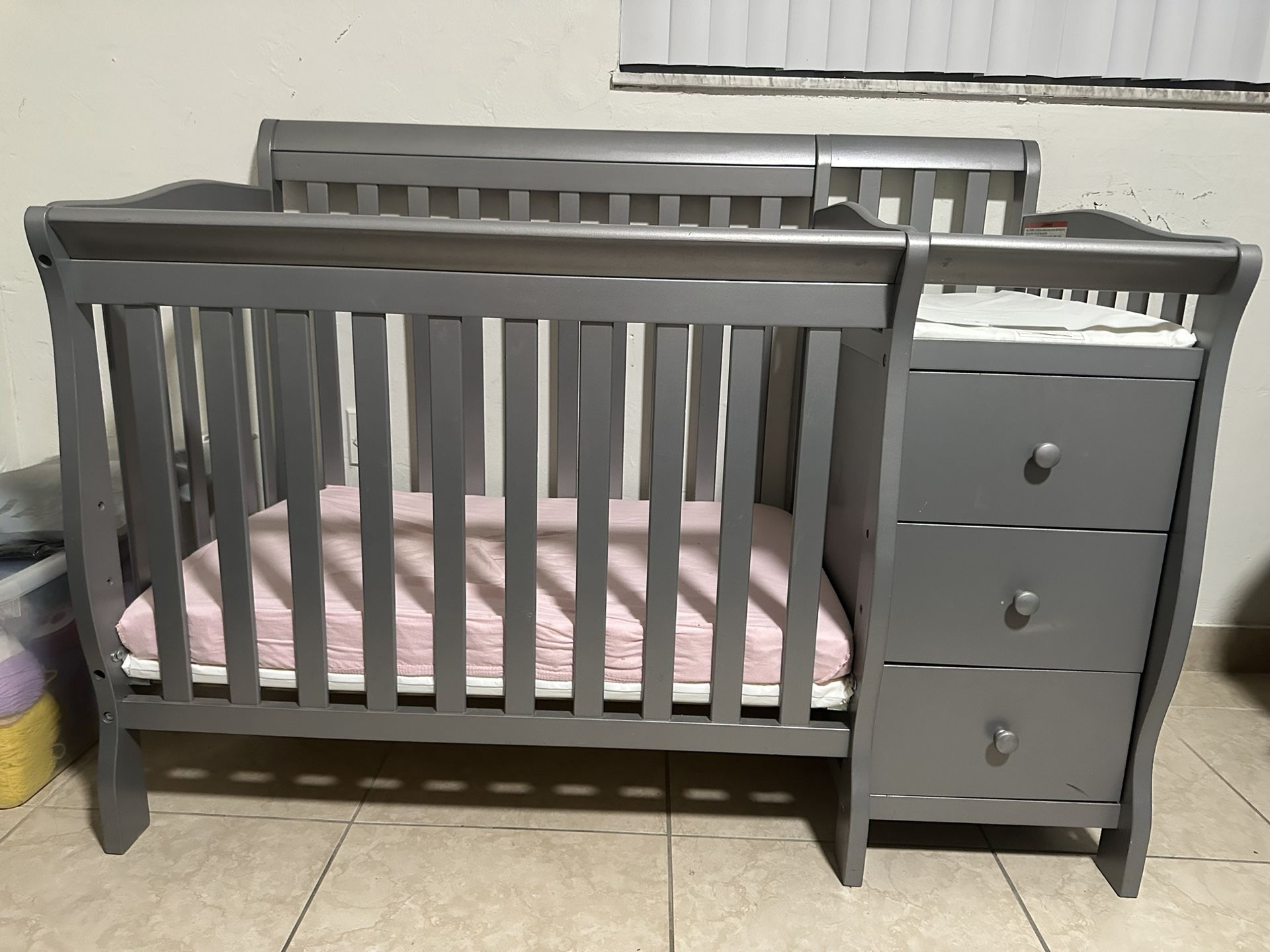 Baby Mini Crib (Gray)