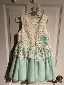 Girls lace beautiful dress