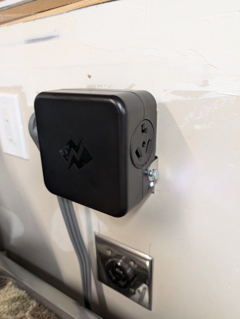 NeoCharge EV Smart Splitter NEMA 10-30