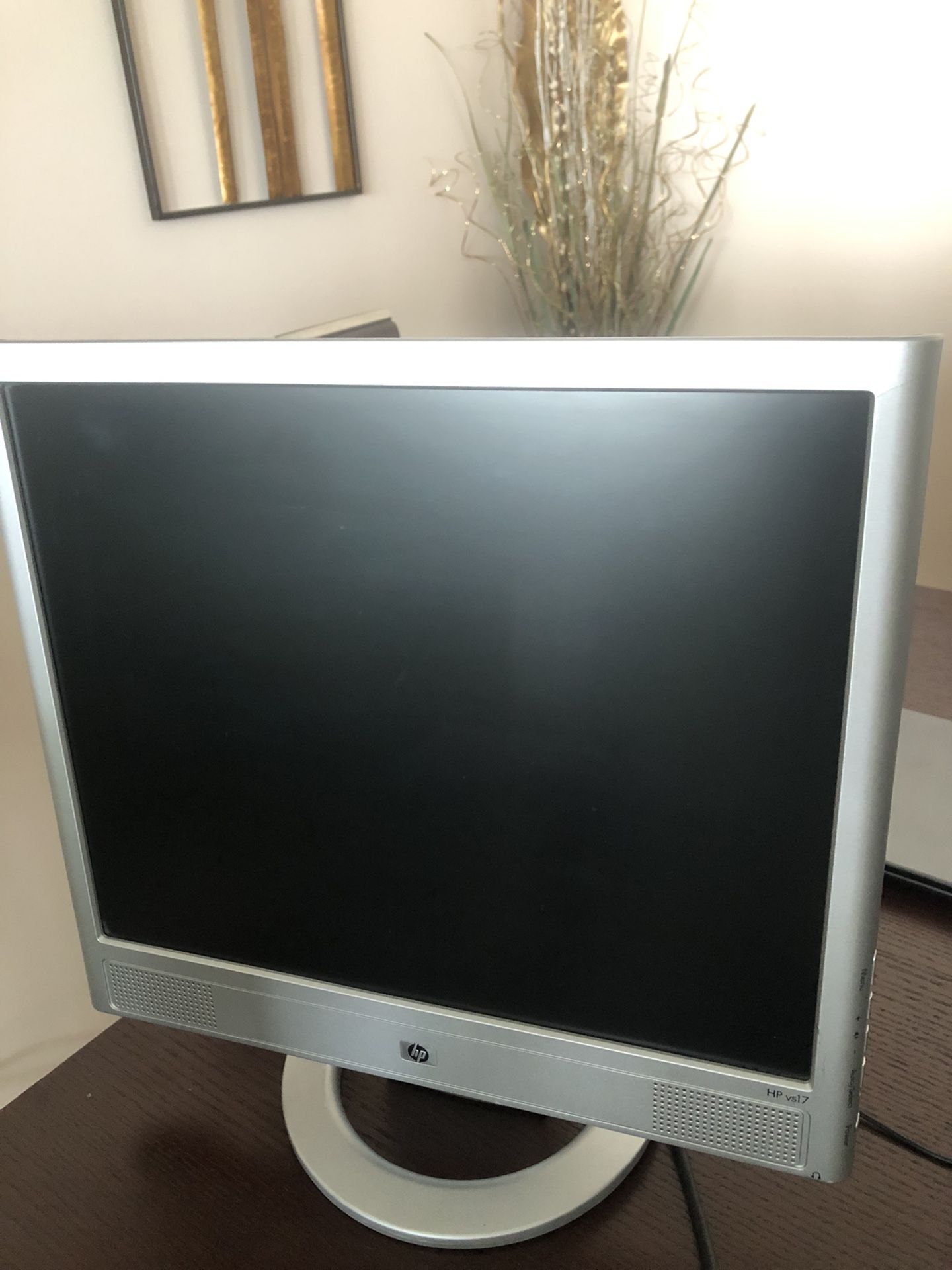 Monitor HP vs17 17”