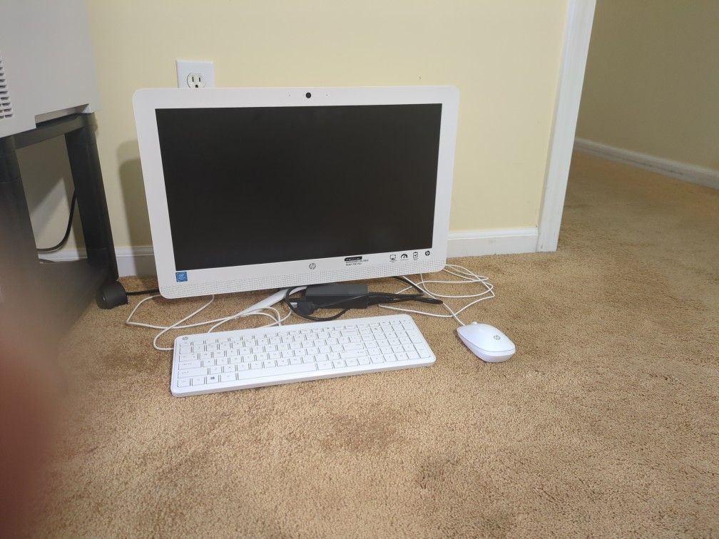 HP 22" All-in-One Desktop Computer w/ Keyboard and Mouse