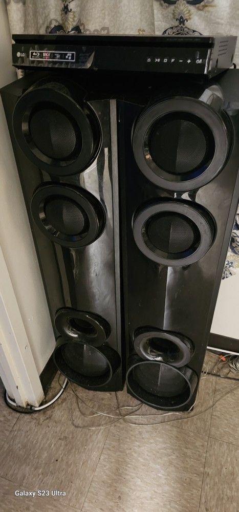 LG 3d Capable 1000w 4.2 Channel Blu-Ray Disc Home Theater System