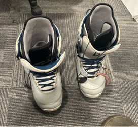 Burton Moto Women’s 11 Snowboard Boots