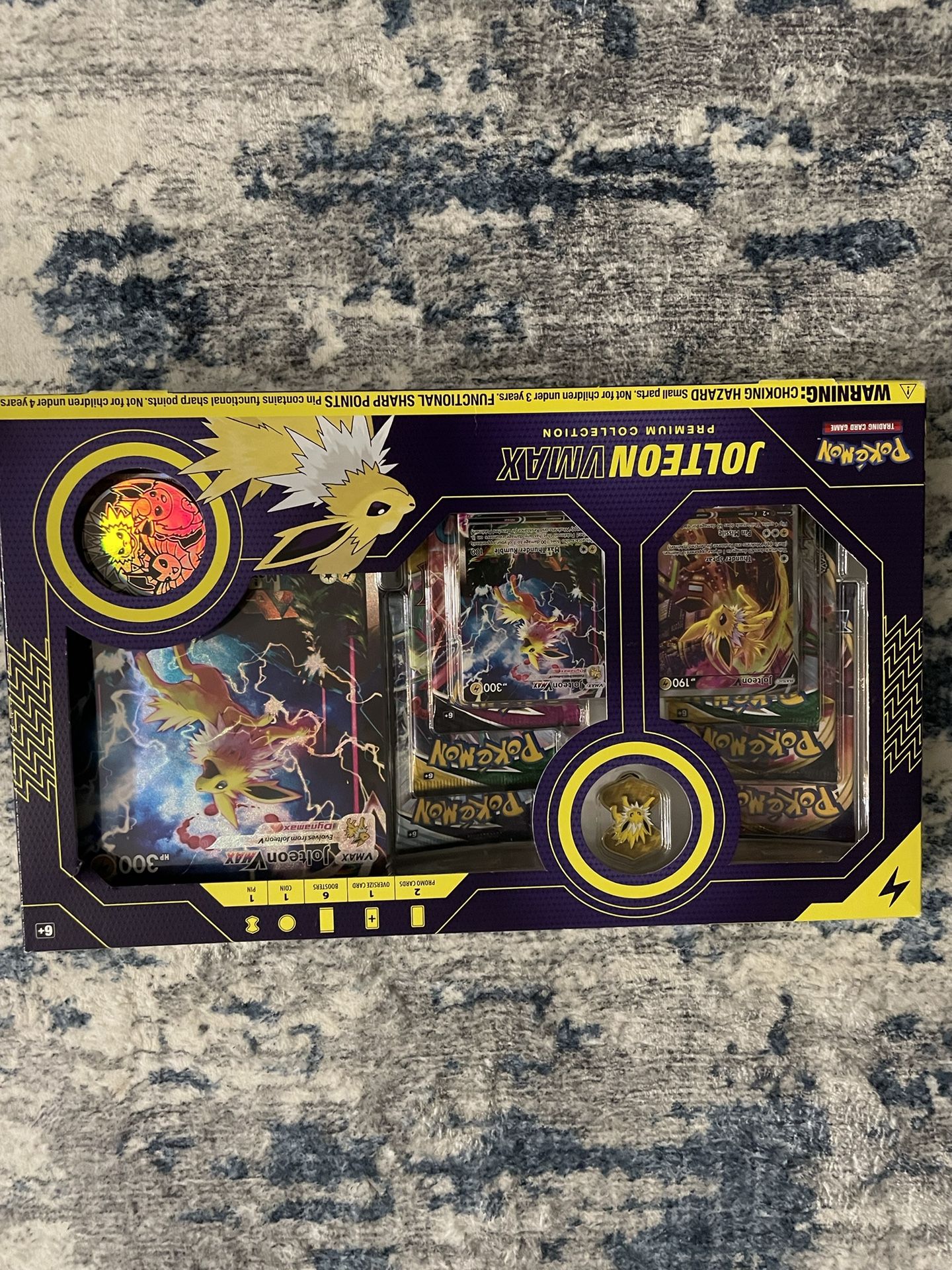 Jolteon VMAX Box