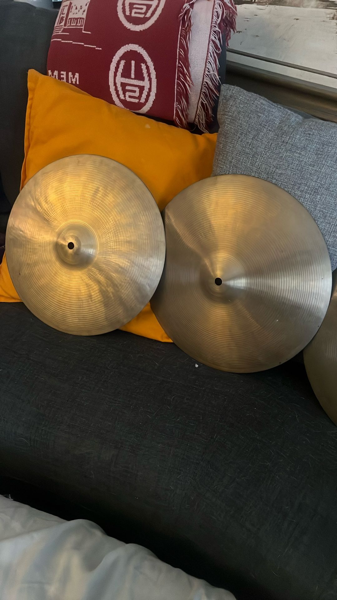 Cymbals 2-16”. 3-14”. 2-16”