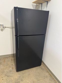 Refrigerator big 21.7 cubic General Electric fridge freezer used in office break room (free local delivery)