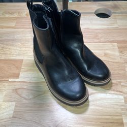 Class Art Boots Size 1
