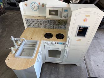 Play kitchen