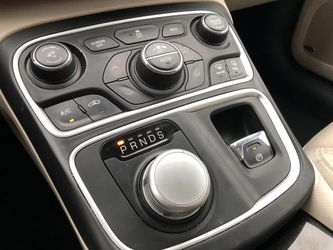 2015 Chrysler 200 Thumbnail
