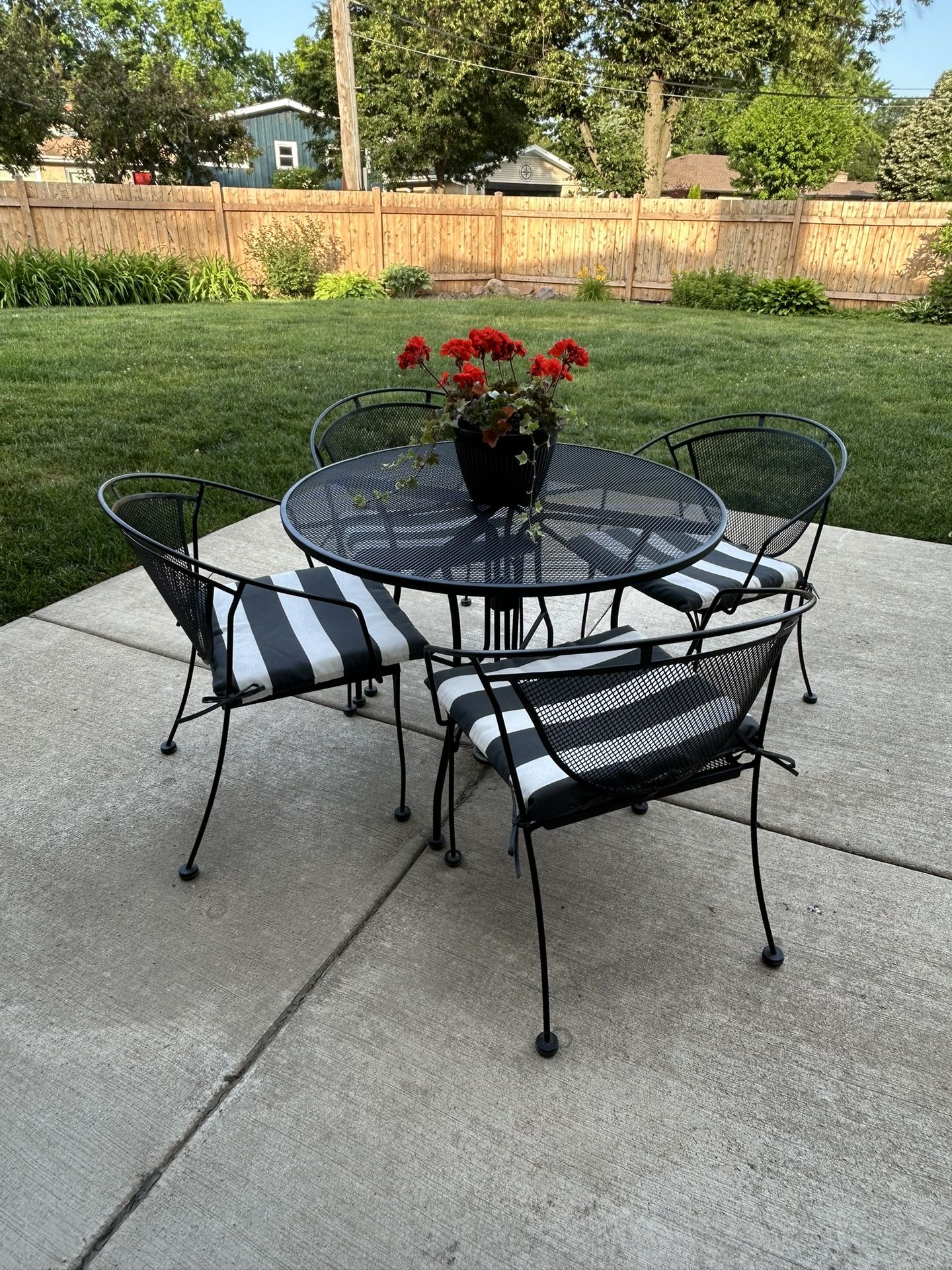 5 Piece Outdoor Patio Dining Set