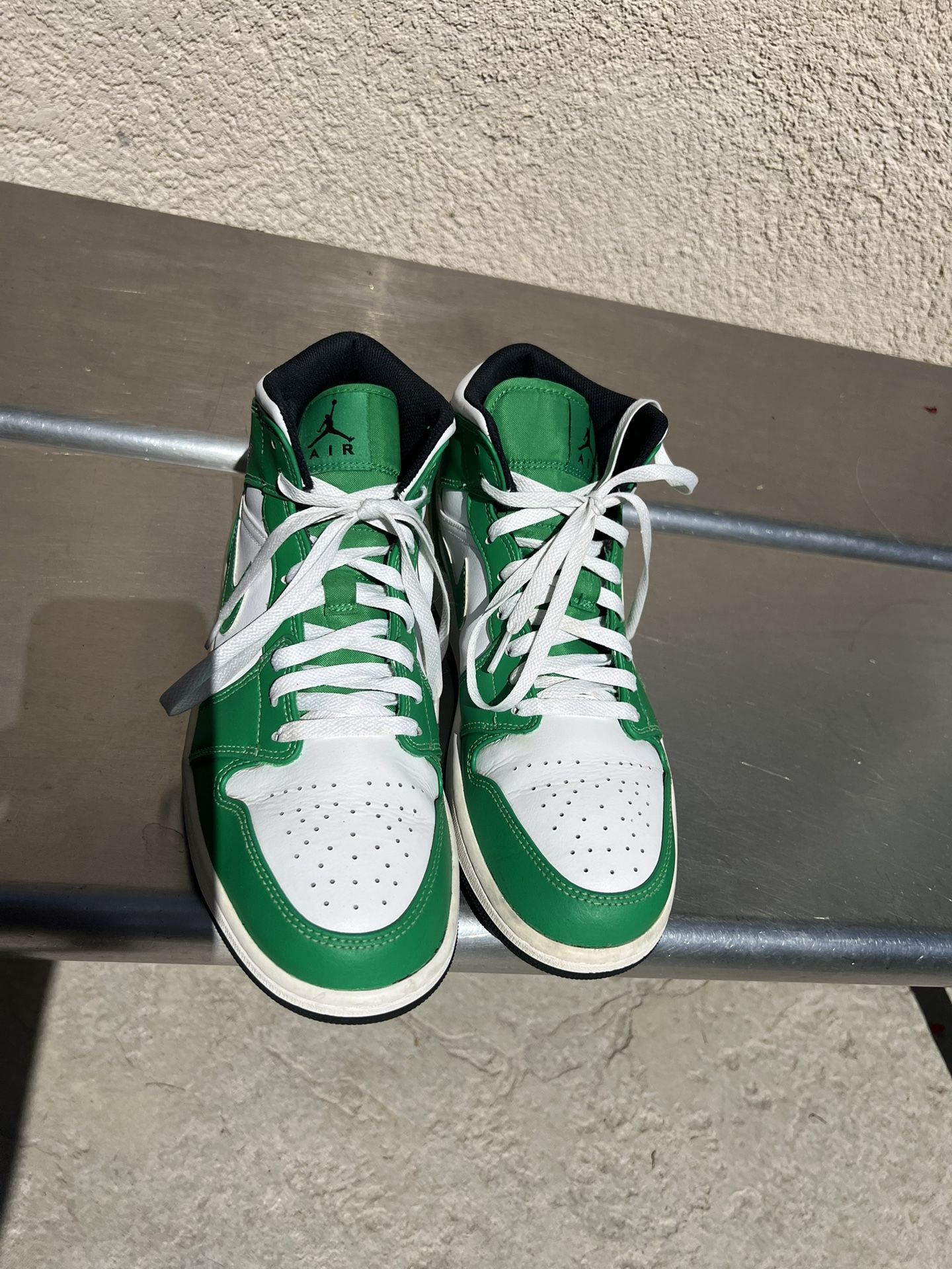 Air jordan 1 mid lucky green (USED)