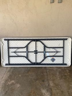 6’ x 2.5’ folding table