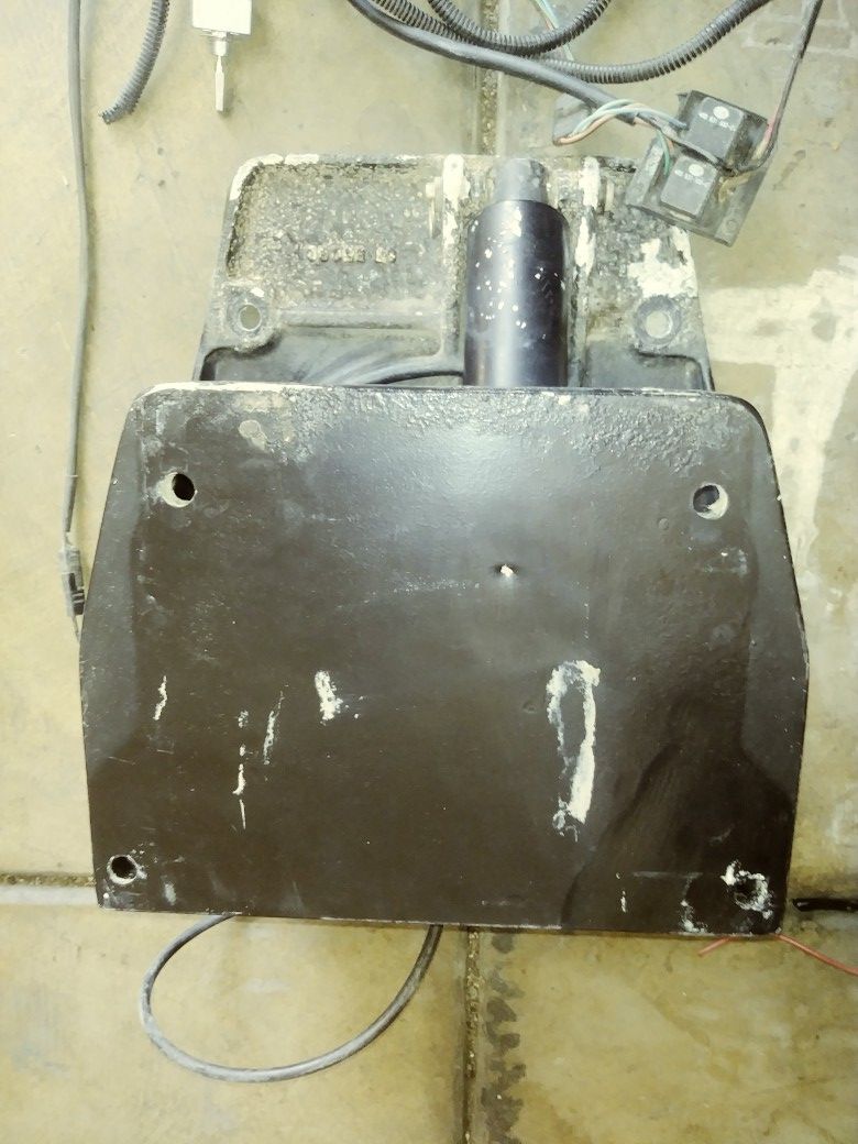 Panther outboard motor trim and lift