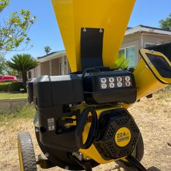 Champion Power Equipment
3 in. Dia 224 cc 2-in-1 Upright Gas Powered Wood Chipper Shredder