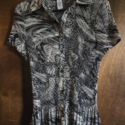 Studio 1940 black and white accordion style button up short sleeve shirt, size M