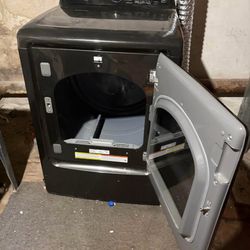 Samsung - 7.4 Cu. Ft. Smart Electric Dryer with Sensor Dry - Black