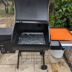Camp Chef pellet Smoker With Flat Top Griddle