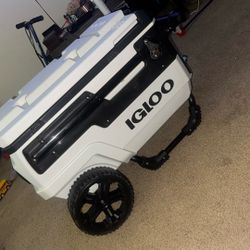 IGLOO 70Qt Trailmate Rolling Cooler 