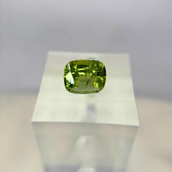 Natural Green Peridot 4.1 ct Cushion Cut Loose Gemstone for Jewelry Making
