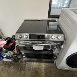 NEW SAMSUNG ELECTRIC STOVE