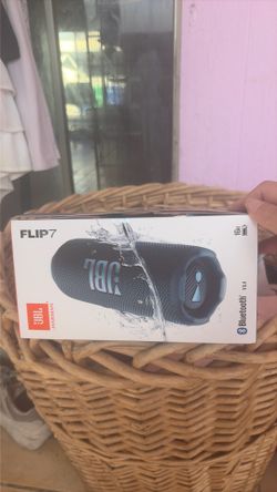 JBL Portable flip 7 speaker- blue