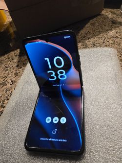2025 Motorola Razr-Fully Unlocked 256 GB