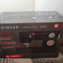 NEW Singer Heavy Duty 8832 Sewing Machine NIB