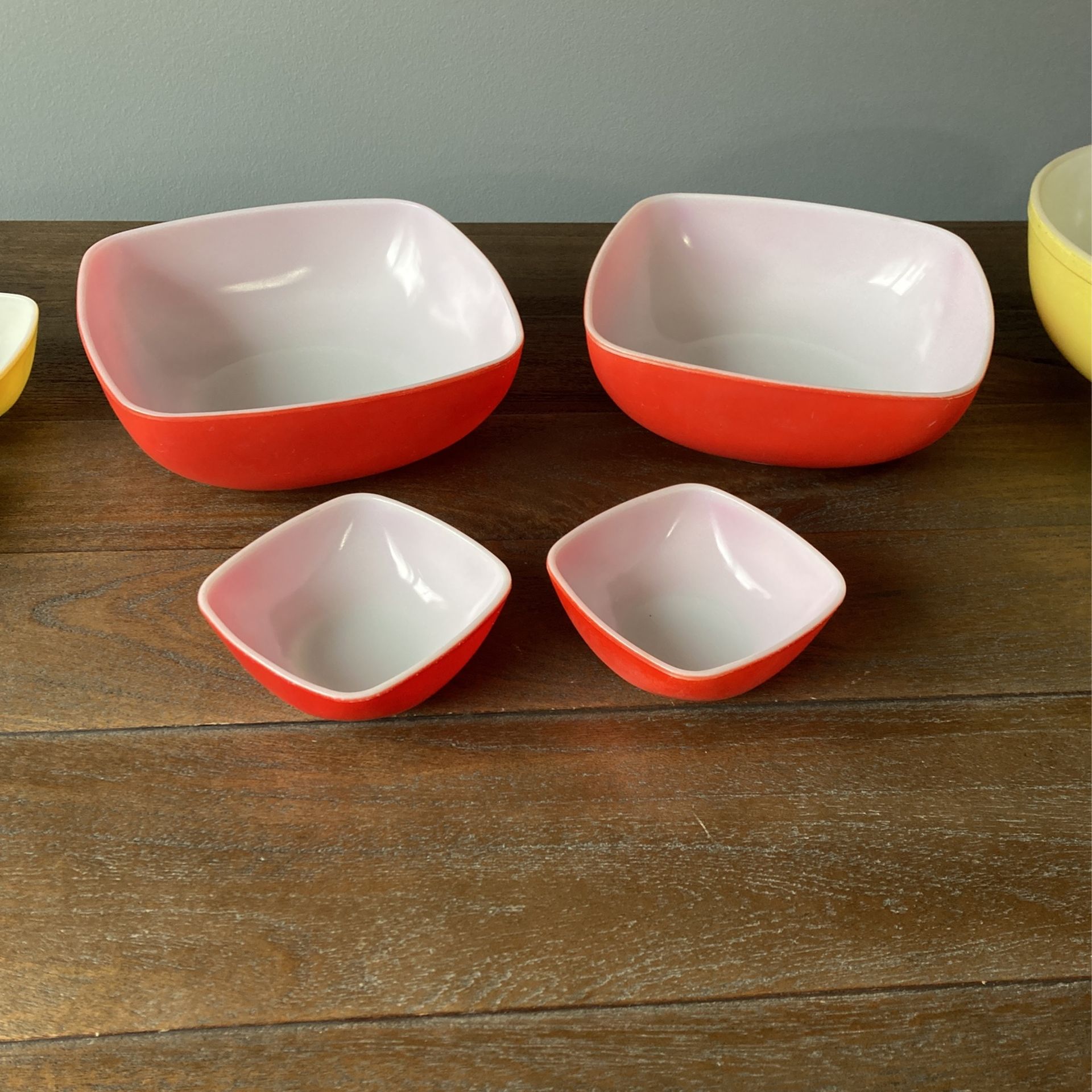 Vintage Set Of Pyrex Bowls
