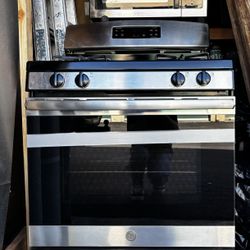 General Electric Gas Stove And Microwave 